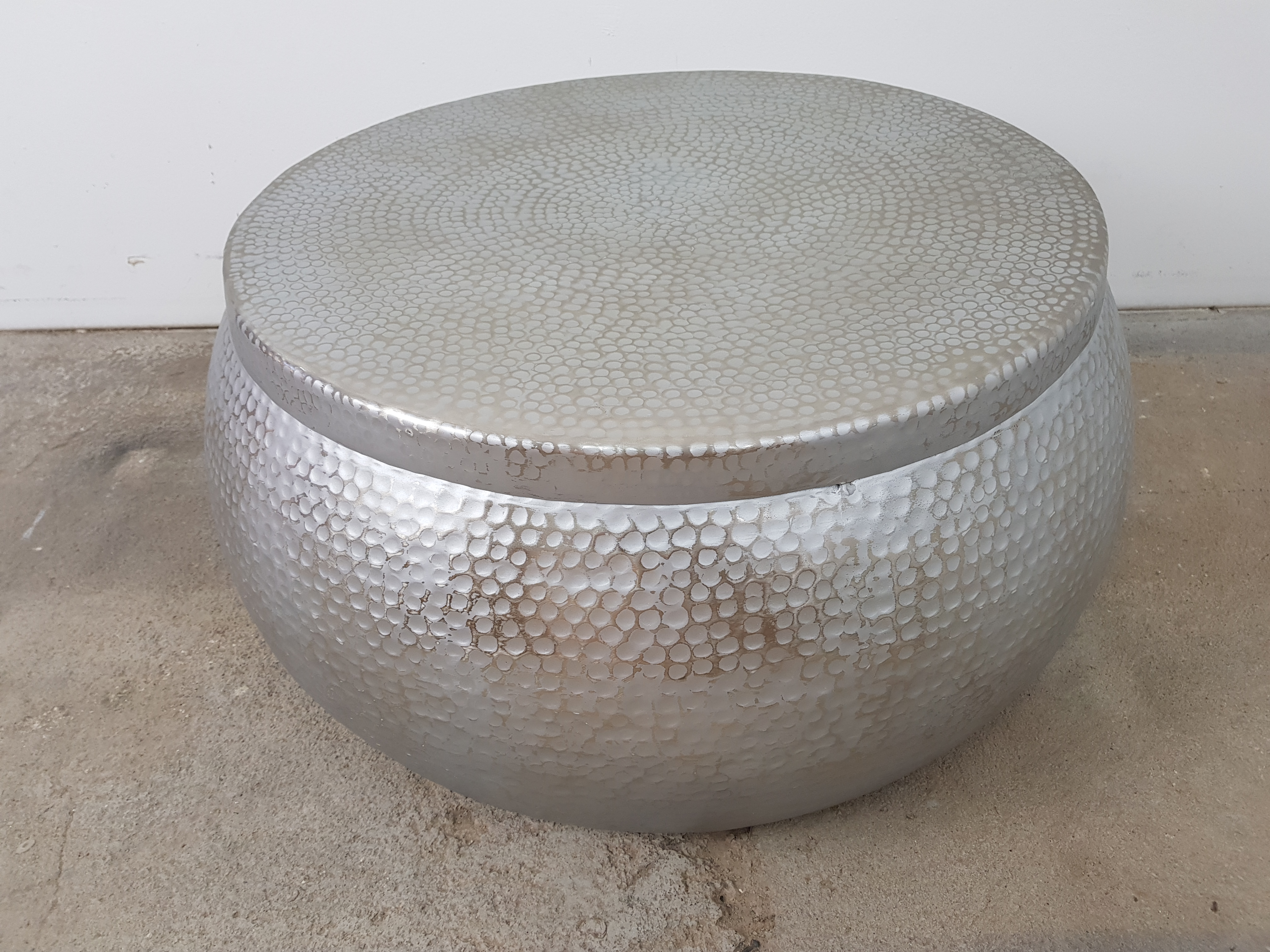 Couchtisch Wohnzimmertisch Loungetisch Tisch Hammerschlag Alu silber Rund Design