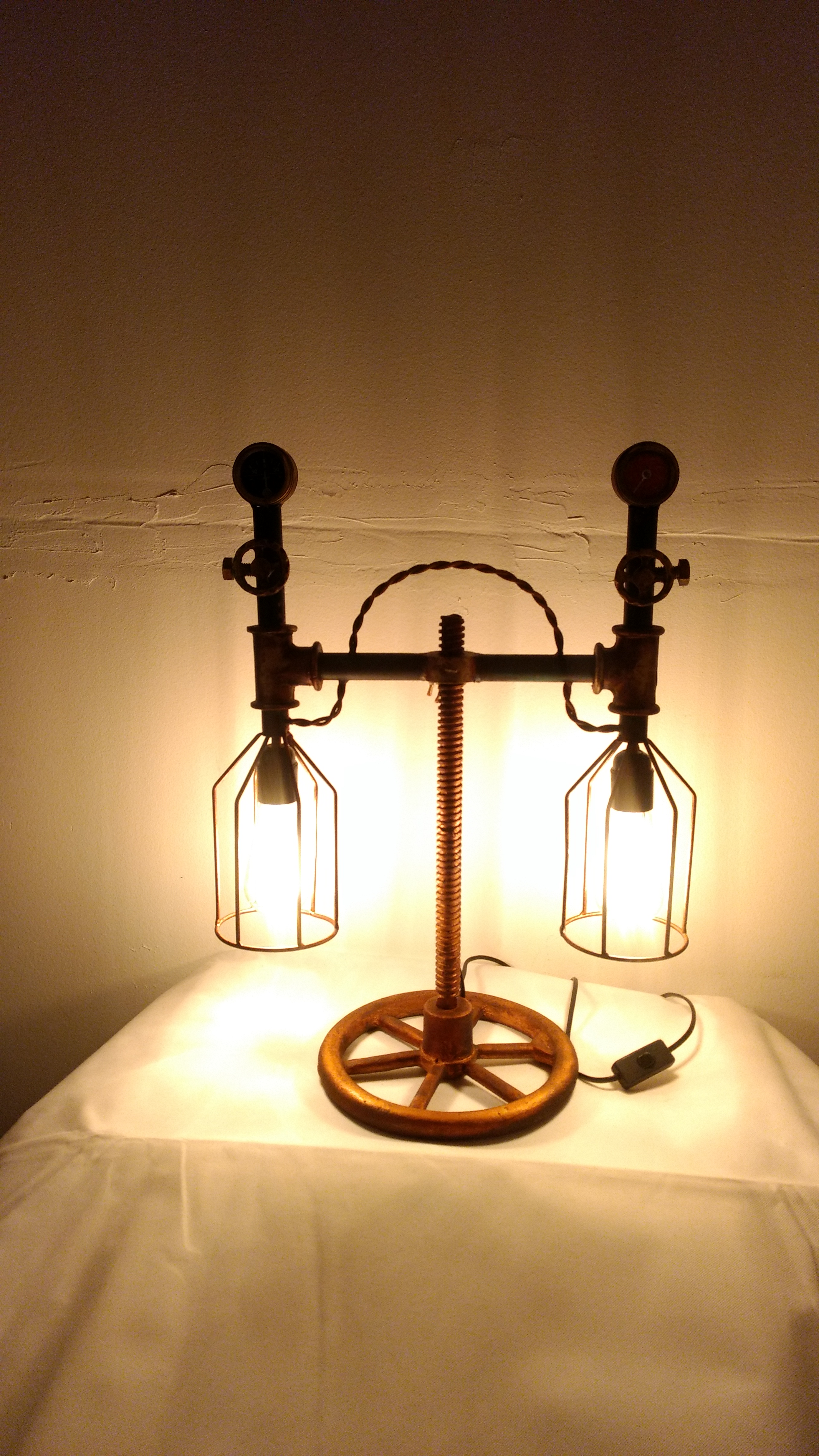 Tischlampe Vintage Lampe Tischleuchte Metall Rohr Industrial Leuchte 45x25x60 cm Retro Look