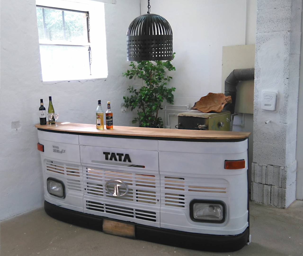Theke Tresen LKW Front Tata Weiß Empfangstresen Empfangstheke Trend Design Theke Tresen LKW Front Tata Weiß Empfangstresen Empfangstheke Trend Design
