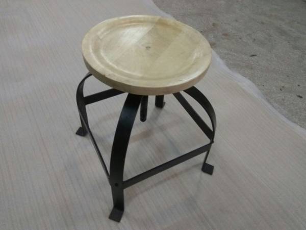 Hocker Drehhocker Metall Stuhl drehbar Höhenverstellbar mit Massiv-Holz Design
