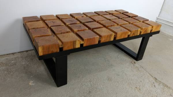 Couchtisch Lounge-Tisch Baumstamm Massiv-Holz Metall-Gestell schwarz Live Design